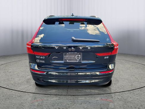 Used 2023 Volvo XC60 B5 Core w/ Climate Package FWD image 3