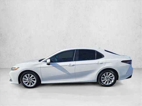 Used 2022 Toyota Camry LE image 9