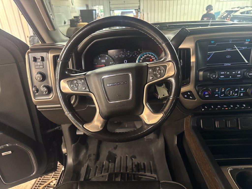 Used 2018 GMC Sierra 2500 Denali w/ Duramax Plus Package AWD/4WD image 17