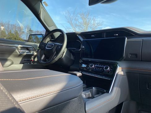 Used 2024 GMC Sierra 1500 AT4 w/ AT4 Premium Package image 6