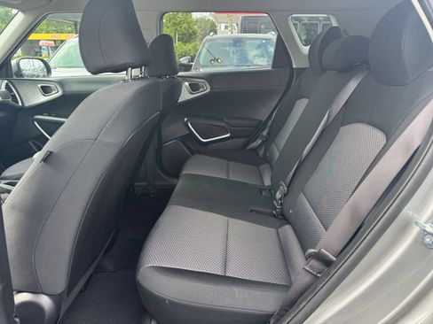 Used 2025 Kia Soul LX w/ LX Technology Package FWD image 19
