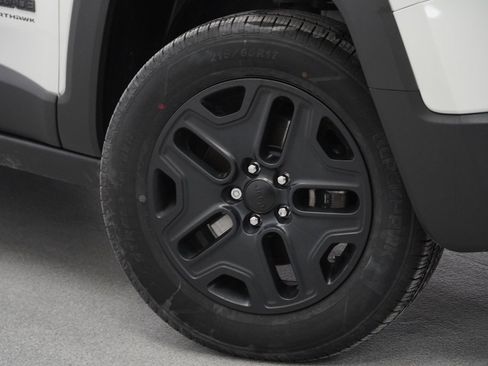 Certified 2017 Jeep Renegade Trailhawk image 4