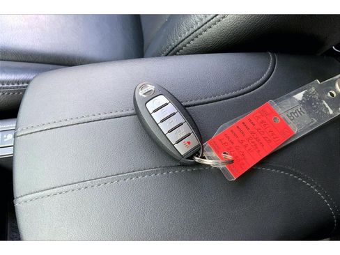 Used 2020 Nissan Rogue SV FWD image 12