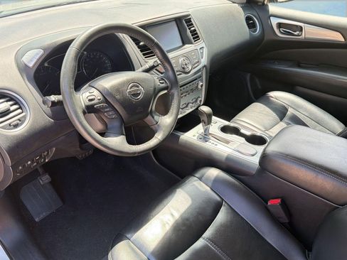 Used 2017 Nissan Pathfinder SL FWD image 4