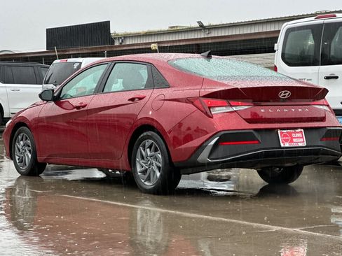 Used 2024 Hyundai Elantra SEL image 7