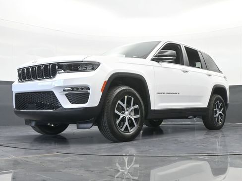 Used 2025 Jeep Grand Cherokee Limited image 55