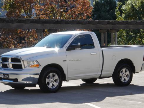 Used 2012 RAM 1500 Classic SLT w/ Luxury Group image 28
