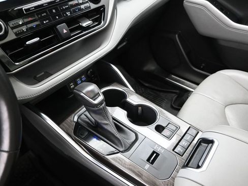 Used 2022 Toyota Highlander Platinum image 26