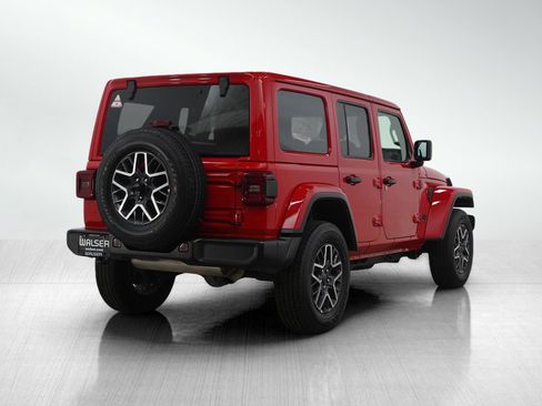 Used 2025 Jeep Wrangler Sahara image 5