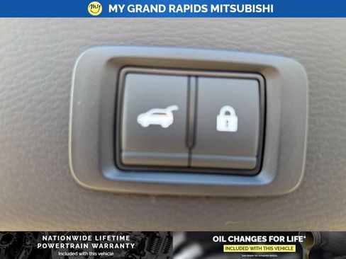 New 2026 Mitsubishi Outlander SE AWD/4WD image 18