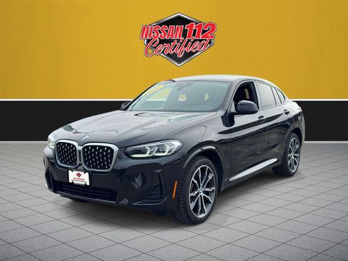 Used 2022 BMW X4 xDrive30i AWD/4WD image 2