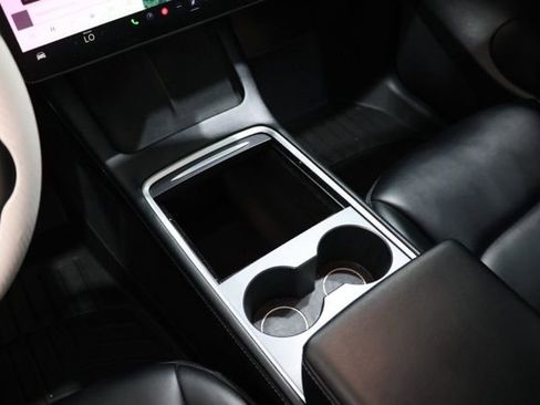 Used 2022 Tesla Model Y Long Range image 24