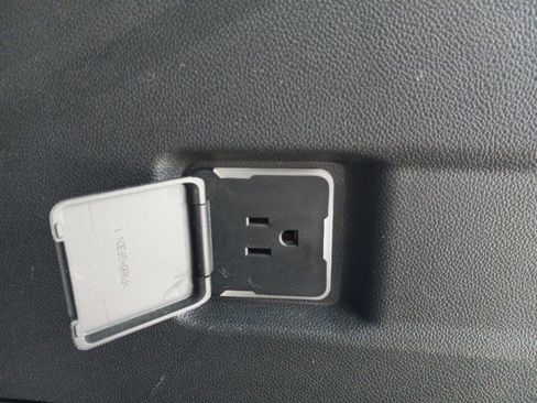 Used 2021 GMC Yukon SLE image 12