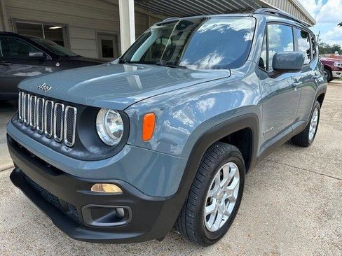 Used 2018 Jeep Renegade Latitude w/ Cold Weather Group AWD/4WD image 8