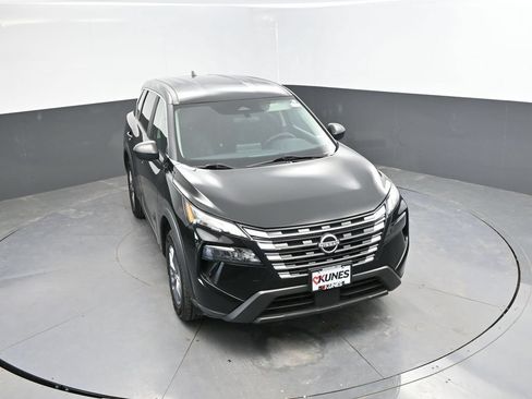 Used 2024 Nissan Rogue S AWD/4WD image 23