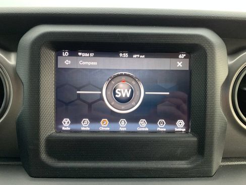 Used 2023 Jeep Gladiator Overland AWD/4WD image 10
