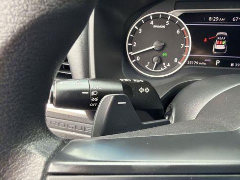 Used 2023 Nissan Rogue S AWD/4WD image 17