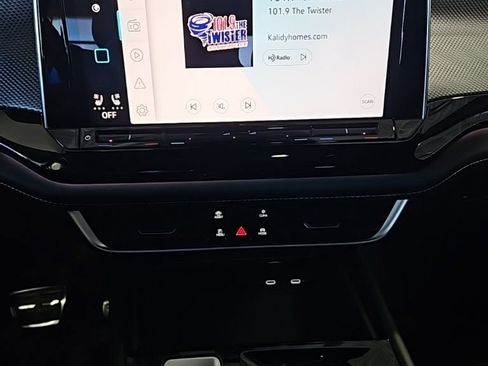 New 2026 Volkswagen Atlas Cross Sport SEL Premium R-Line image 31