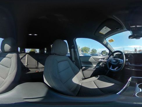 Used 2025 Chevrolet Equinox LT image 42