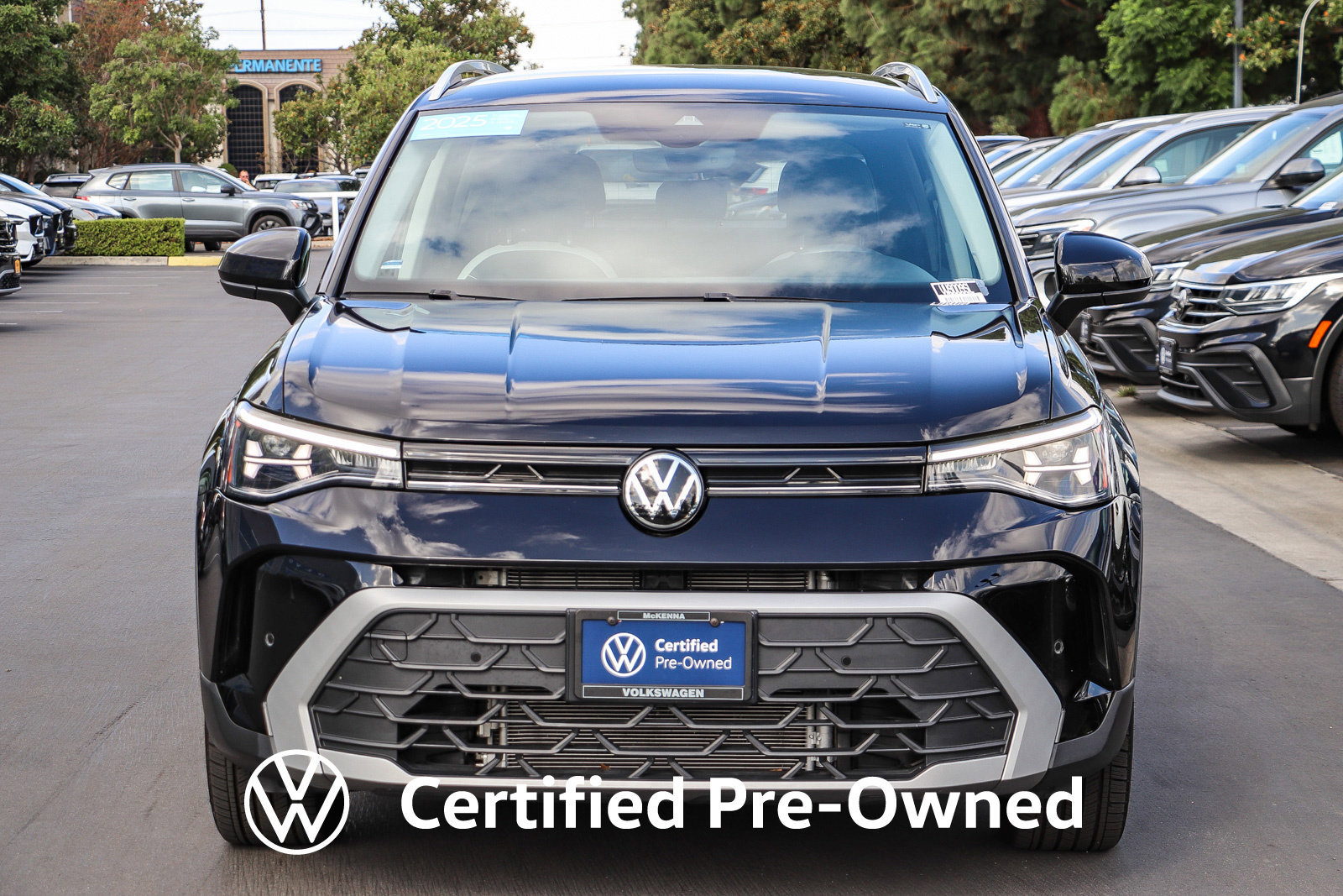 Used 2025 Volkswagen Taos SE FWD image 3