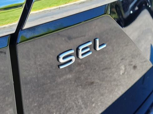 Used 2025 Volkswagen Atlas SEL AWD/4WD image 5