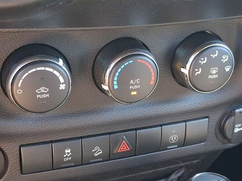 Used 2015 Jeep Wrangler Sahara w/ Connectivity Group AWD/4WD image 15
