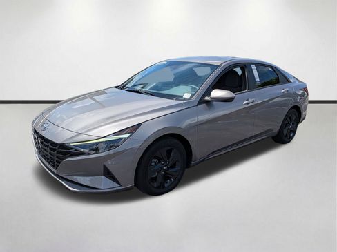 Used 2023 Hyundai Elantra SEL w/ Cargo Package FWD image 8
