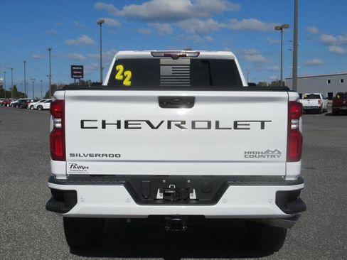 Used 2022 Chevrolet Silverado 2500 High Country w/ Technology Package image 5