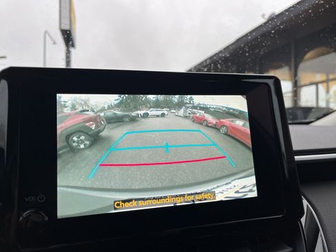 Used 2025 Toyota Corolla Cross LE image 17