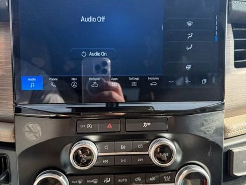 Used 2024 Ford Expedition Max Limited image 18