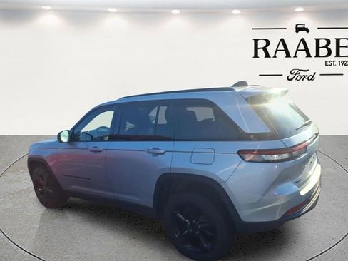 Used 2023 Jeep Grand Cherokee Altitude image 10