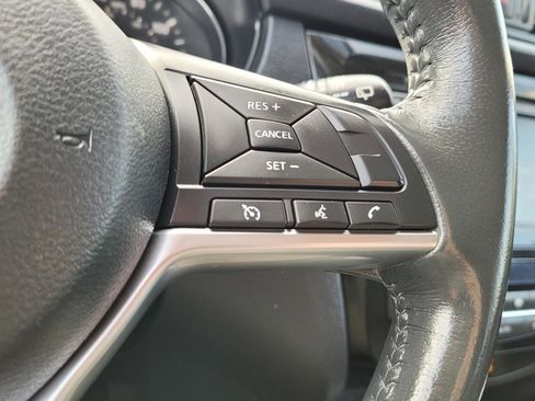 Used 2018 Nissan Rogue SV image 32