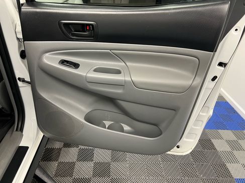 Used 2014 Toyota Tacoma 4x4 Double Cab w/ TRD Off-Road Package image 16