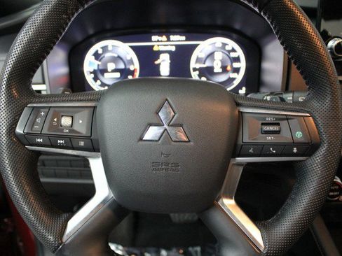 Used 2023 Mitsubishi Outlander SEL image 9