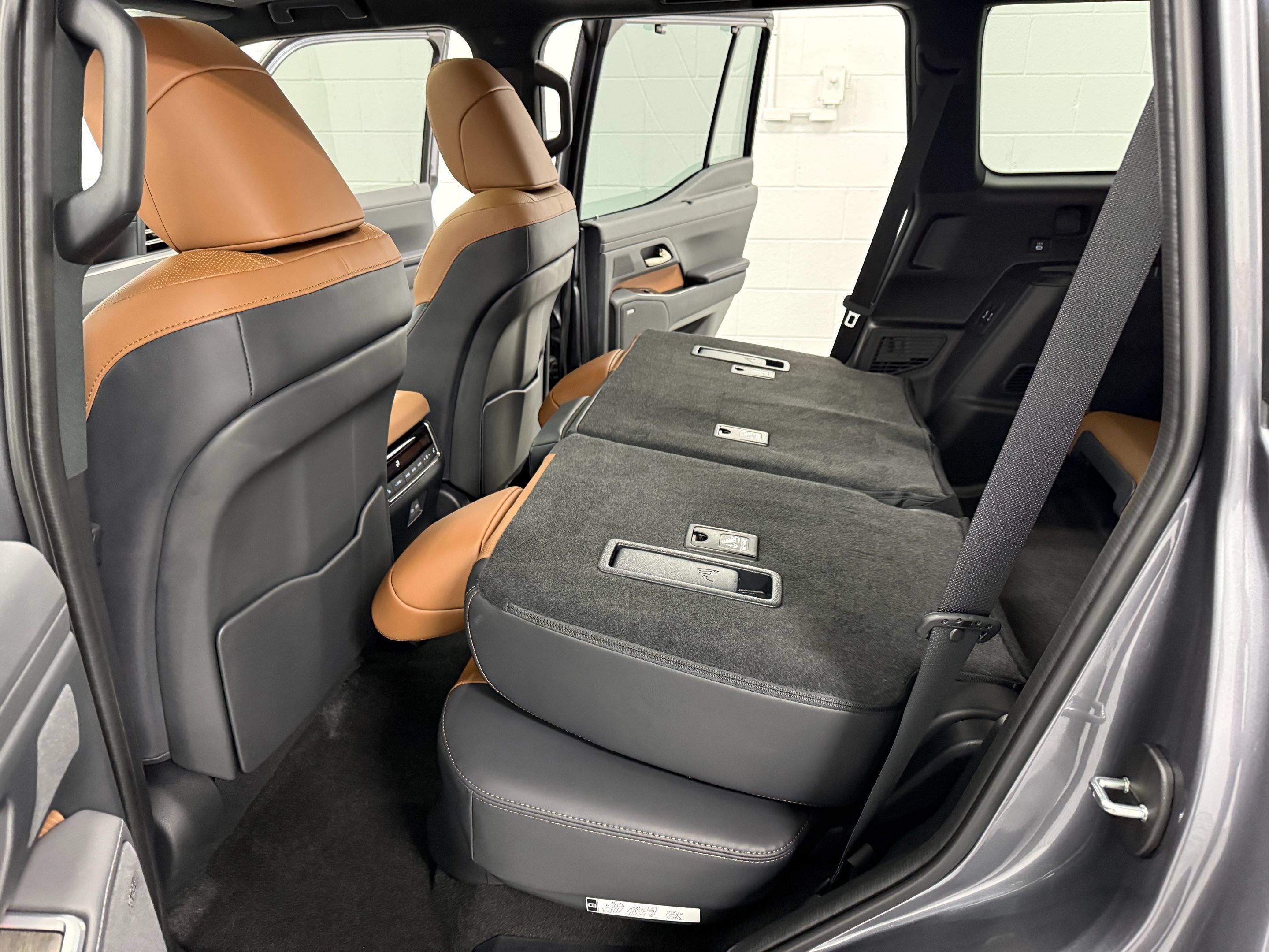 Used 2025 Lexus GX 550 w/ Accessory Package (Z1) AWD/4WD image 17