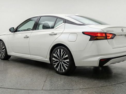 Used 2025 Nissan Altima 2.5 SV image 5
