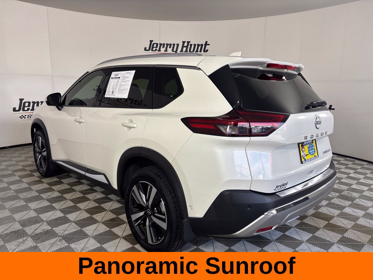 Used 2023 Nissan Rogue Platinum w/ Platinum Premium Package FWD image 9