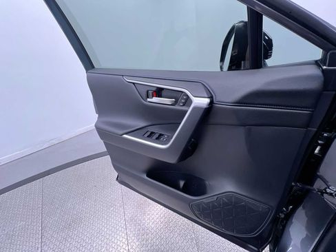 Used 2025 Toyota RAV4 XSE AWD/4WD image 30