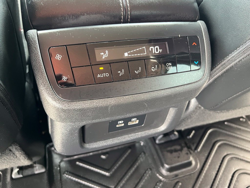 Used 2023 Nissan Pathfinder SL AWD/4WD image 27