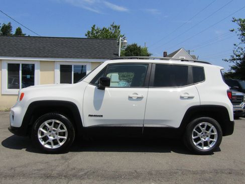 Used 2022 Jeep Renegade Sport w/ Sport Appearance Group AWD/4WD image 4