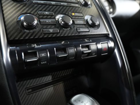 Used 2015 Nissan GT-R Black Edition image 41
