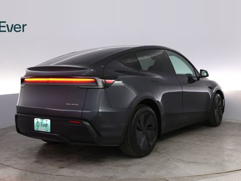 Used 2026 Tesla Model Y Long Range AWD/4WD image 3
