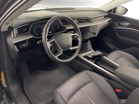 Used 2023 Audi e-tron Premium Plus w/ Premium Plus Package image 4