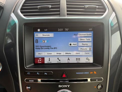 Used 2017 Ford Explorer Platinum image 18