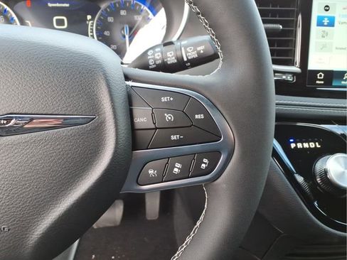 New 2026 Chrysler Pacifica Select FWD image 19