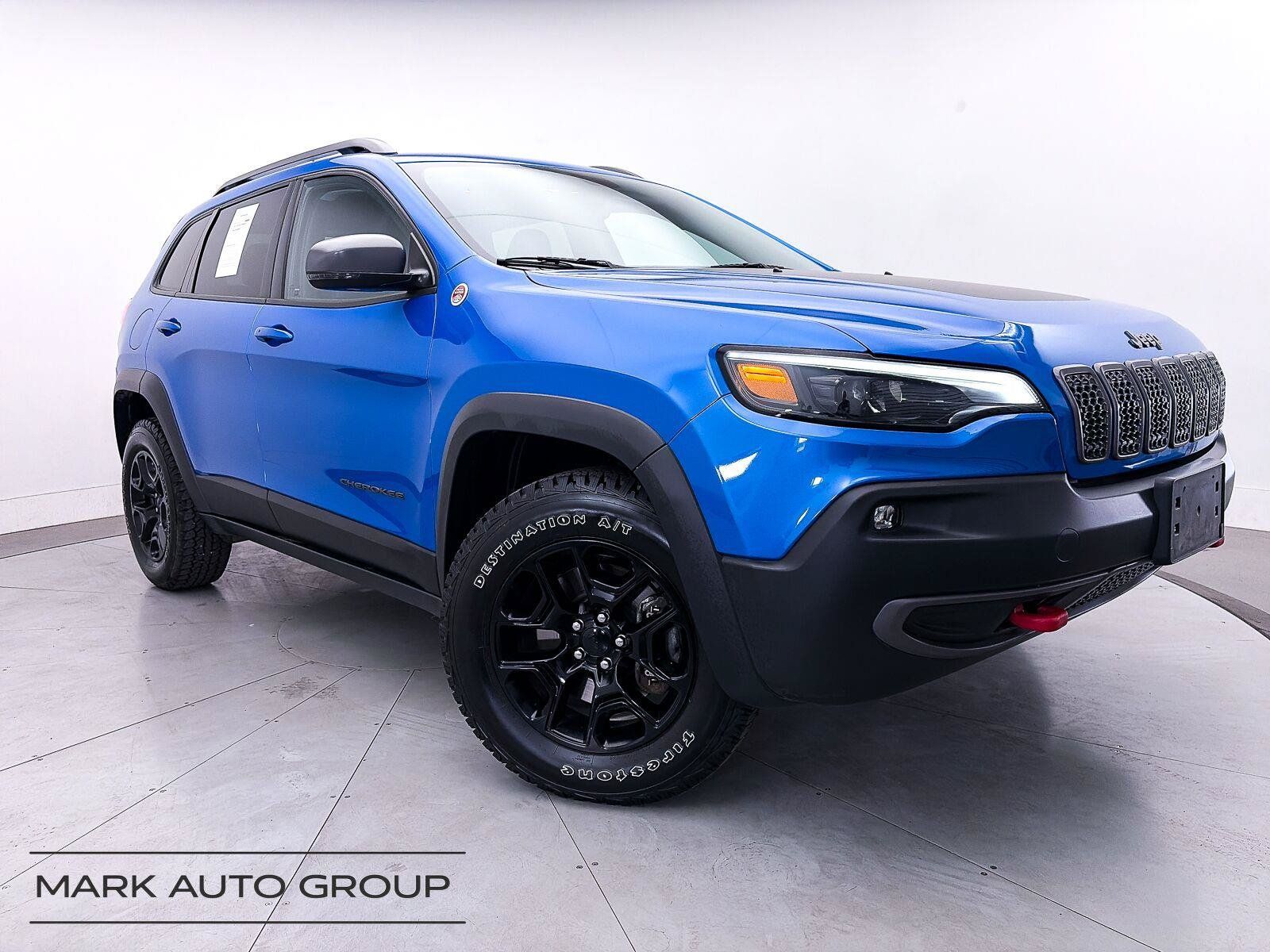 Used 2019 Jeep Cherokee Trailhawk w/ Cold Weather Group AWD/4WD image 1