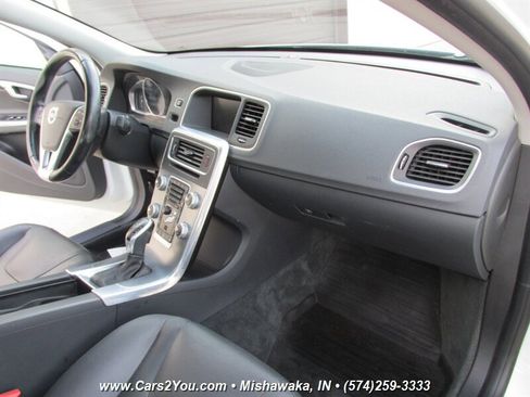 Used 2017 Volvo S60 T5 Inscription image 24