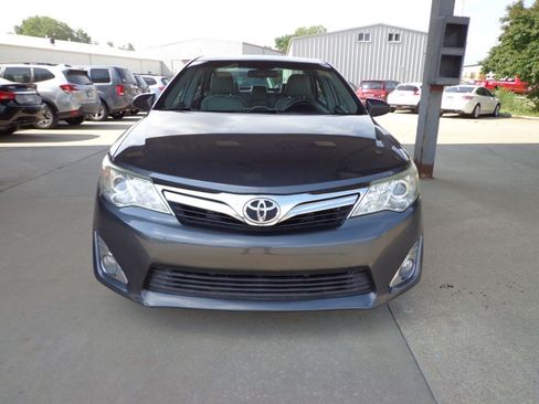 Used 2014 Toyota Camry XLE FWD image 2