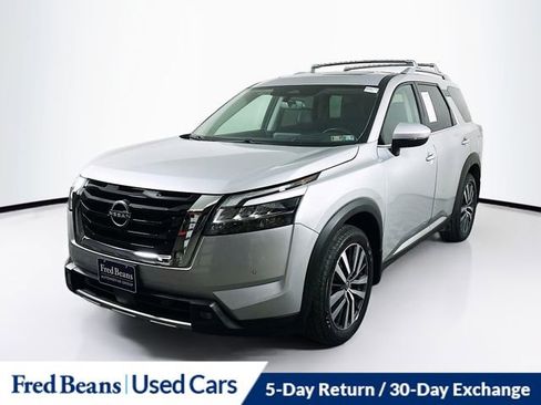 Used 2022 Nissan Pathfinder Platinum w/ Cargo Package image 3
