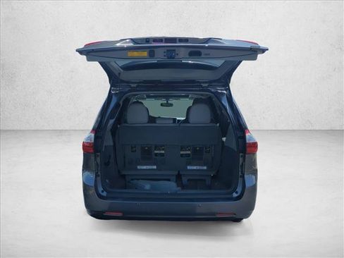 Used 2015 Toyota Sienna XLE Premium FWD image 6
